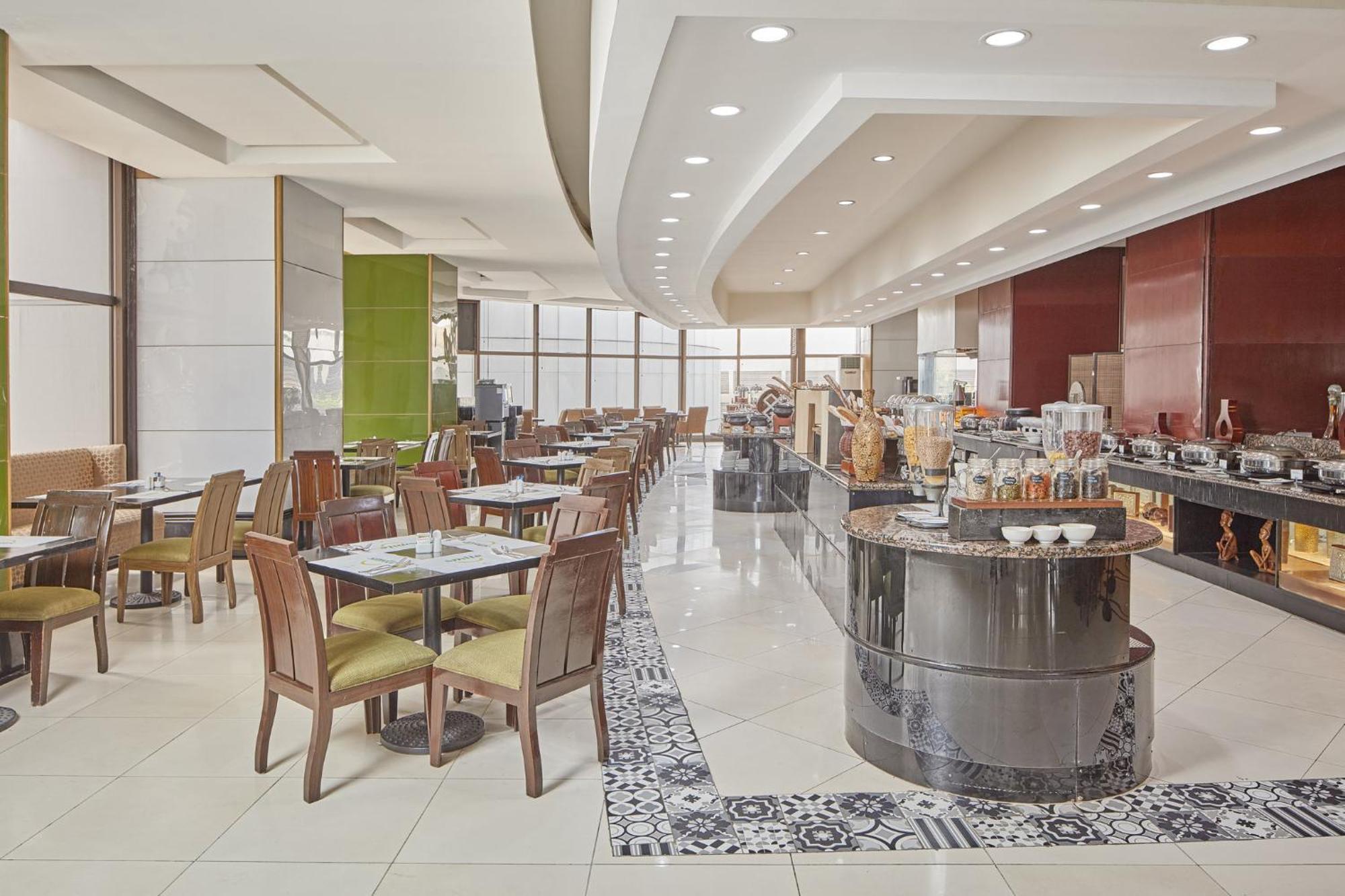 Holiday Inn & Suites Manila Galleria By Ihg Pasig City Exterior foto
